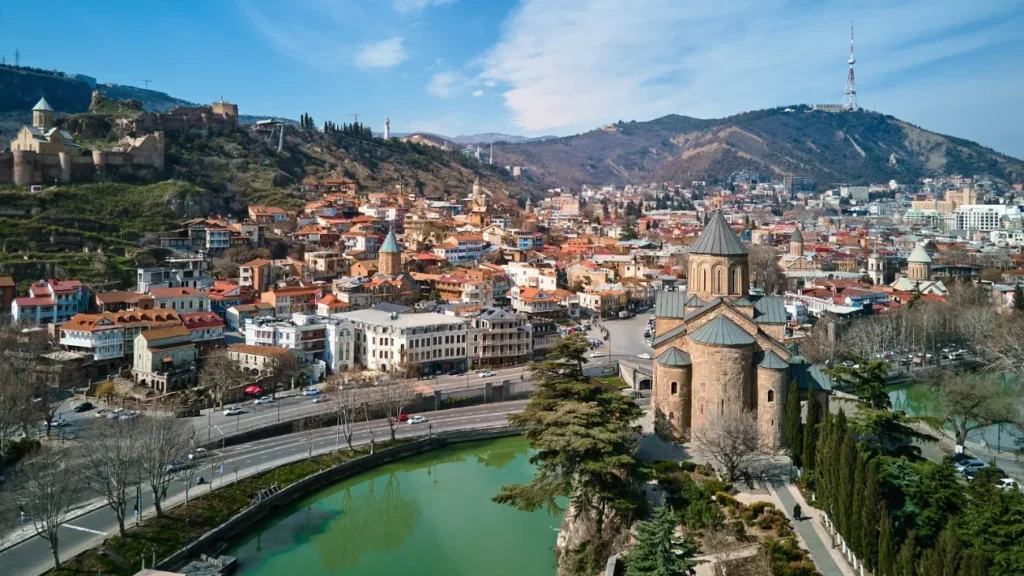 Teknoloji girişimleri ve yaratıcı merkezler Tiflis'teki konut piyasasını nasıl etkiliyor?