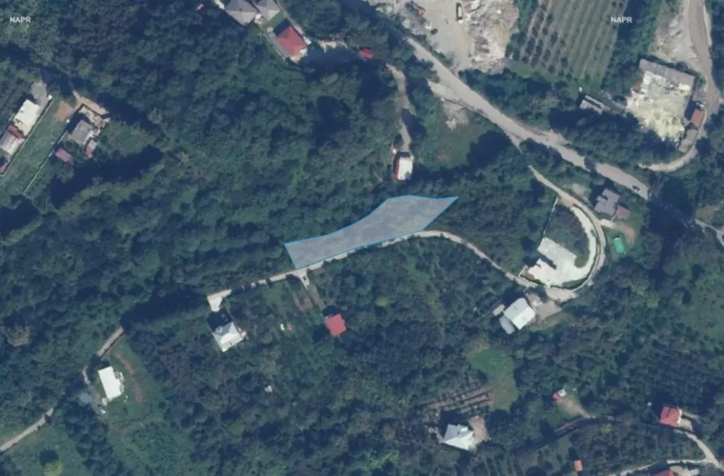 Appezzamento di terreno in un'area sviluppata di 1458 m² a